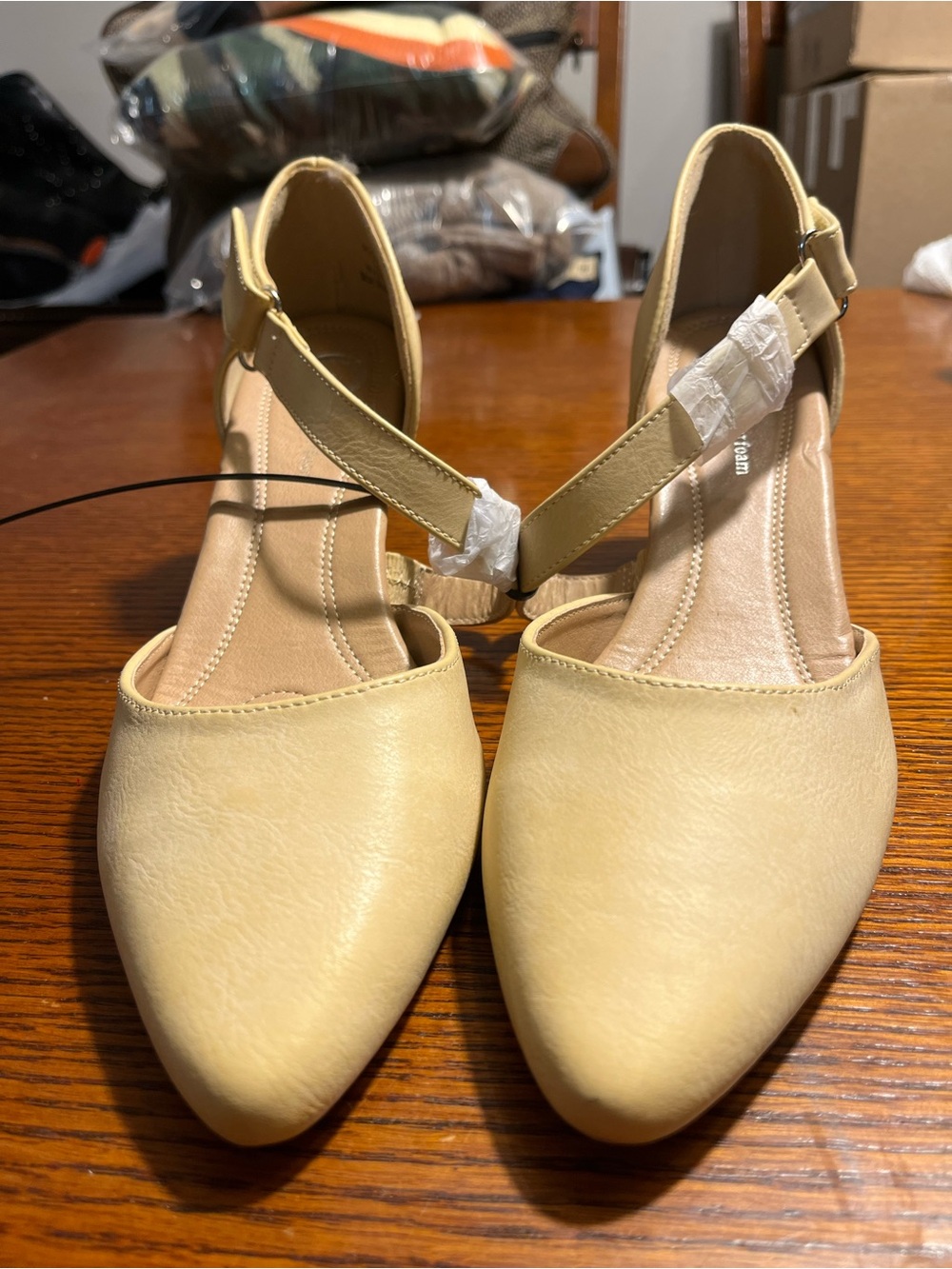Journee collection Women’s Beige Pointed-Toe Ankle-Strap Flats 11 NWOT